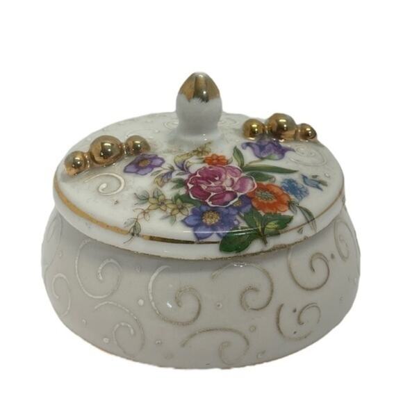 VINTAGE PORCELAIN TRINKET BOX GOLD TRIM
ROSE floral PATTERN decor accent piece - Picture 13 of 15